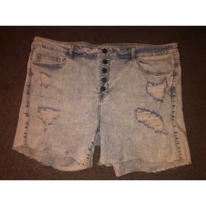 Light Denim Distressed Shorts 🩳